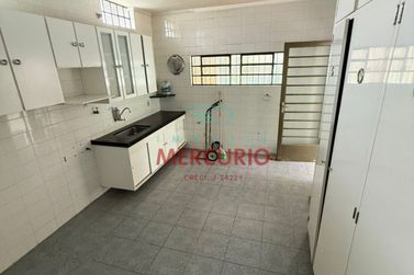 Casa &agrave; venda - 301m&sup2; - Centro