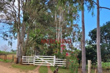 S&iacute;tio &agrave; venda - 180m&sup2; - Centro