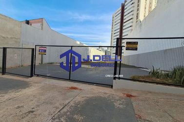 Terreno &agrave; venda - 700m&sup2; - Aviacao