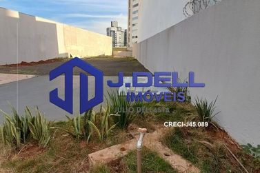 Terreno &agrave; venda - 700m&sup2; - Aviacao