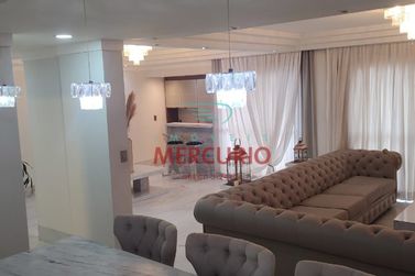 Apartamento &agrave; venda - 220m&sup2; - Centro