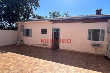 Casa para alugar - 211m&sup2; - Jardim Petr&oacute;polis