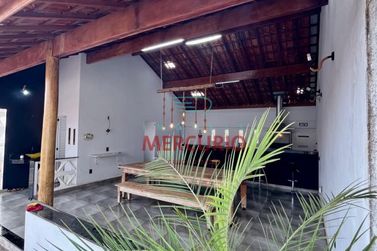 Ch&aacute;cara &agrave; venda - 250m&sup2; - Vale do Igap&oacute;