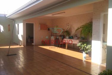Casa &agrave; venda - 235m&sup2; - Centro