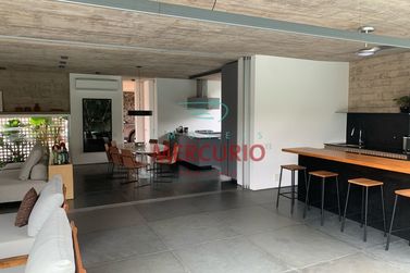 Casa &agrave; venda - 316m&sup2; - Jardim Shangri-L&aacute;