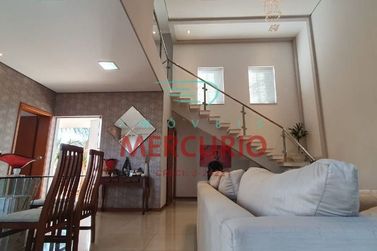 Casa &agrave; venda - 311m&sup2; - Centro