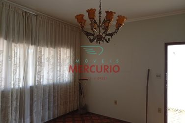 Casa &agrave; venda - 301m&sup2; - Centro