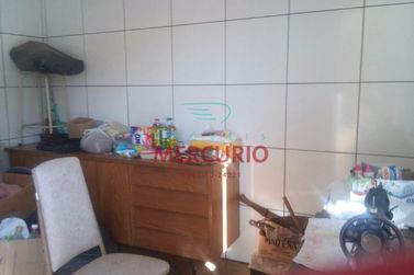 Casa &agrave; venda - 235m&sup2; - Centro