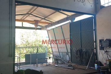 Sal&atilde;o Comercial para alugar - 650m&sup2; - Ch&aacute;caras Renno