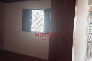 Casa &agrave; venda - 200m&sup2; - N&uacute;cleo Habitacional Vereador Edson Francisco da Silva