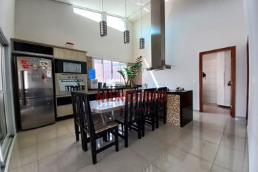Casa &agrave; venda - 350m&sup2; - Residecial Primavera