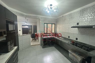 Casa &agrave; venda - 107m&sup2; - N&uacute;cleo Habitacional Vanuire