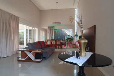 Casa &agrave; venda - 294m&sup2; - Centro