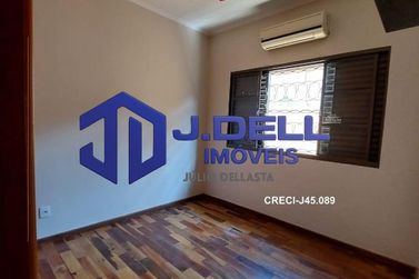 Casa &agrave; venda - 240m&sup2; - Jardim Terra Branca