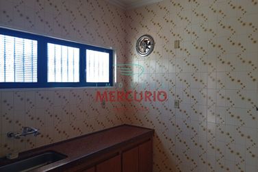 Casa &agrave; venda - 301m&sup2; - Centro