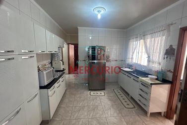 Casa para alugar - 211m&sup2; - Jardim Petr&oacute;polis