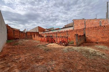 Terreno &agrave; venda - 126m&sup2; - Pousada da Esperan&ccedil;a I