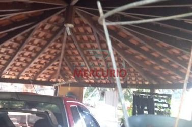 Ch&aacute;cara &agrave; venda - 100m&sup2; - &Aacute;rea Rural de Agudos