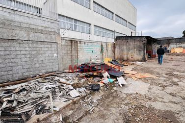 Sal&atilde;o Comercial para alugar - 500m&sup2; - Vila Continental