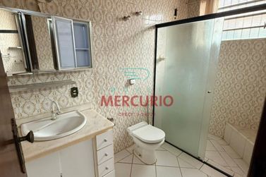 Casa &agrave; venda - 301m&sup2; - Centro