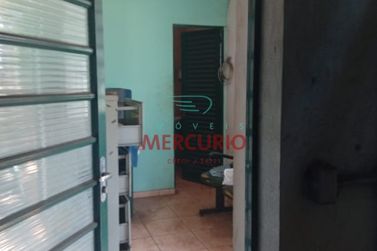 Sal&atilde;o Comercial para alugar - 650m&sup2; - Ch&aacute;caras Renno