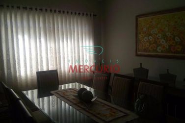 Casa &agrave; venda - 235m&sup2; - Centro