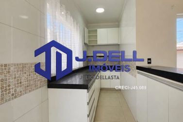 Casa &agrave; venda - 220m&sup2; - Jardim Terra Branca