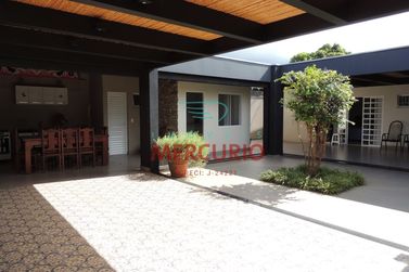 Casa &agrave; venda - 296m&sup2; - Jardim Terra Branca