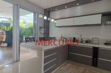 Casa &agrave; venda - 294m&sup2; - Centro
