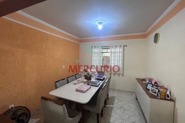 Casa para alugar - 211m&sup2; - Jardim Petr&oacute;polis
