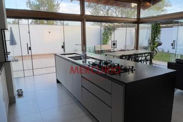 Ch&aacute;cara &agrave; venda - 150m&sup2; - Vale do Igap&oacute;