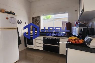 Casa &agrave; venda - 230m&sup2; - Jardim Terra Branca