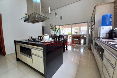 Casa &agrave; venda - 350m&sup2; - Residecial Primavera