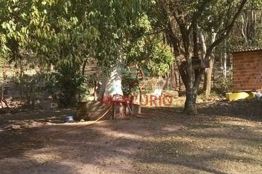 Ch&aacute;cara &agrave; venda - 100m&sup2; - &Aacute;rea Rural de Agudos