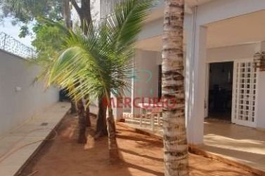 Casa &agrave; venda - 311m&sup2; - Centro