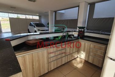 Casa &agrave; venda - 311m&sup2; - Centro