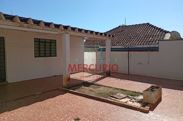 Casa &agrave; venda - 301m&sup2; - Centro