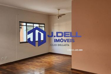 Casa &agrave; venda - 240m&sup2; - Jardim Terra Branca