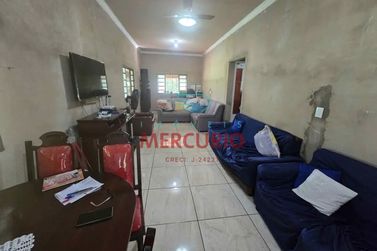 Ch&aacute;cara &agrave; venda - 150m&sup2; - &Aacute;rea Rural de Piratininga