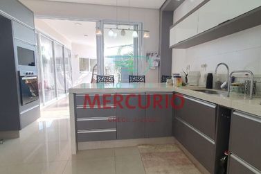 Casa &agrave; venda - 294m&sup2; - Centro