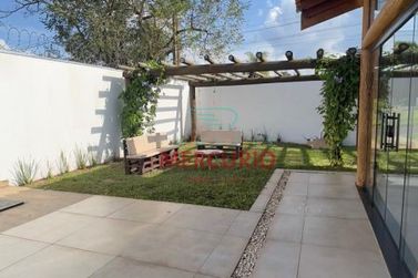 Ch&aacute;cara &agrave; venda - 150m&sup2; - Vale do Igap&oacute;