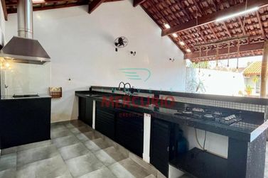 Ch&aacute;cara &agrave; venda - 250m&sup2; - Vale do Igap&oacute;