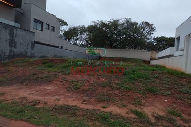 Terreno &agrave; venda - 636m&sup2; - Jardim Shangri-L&aacute;