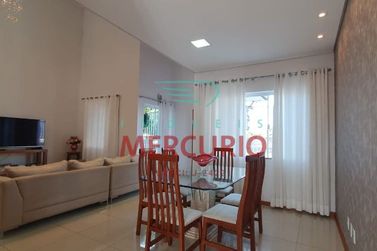 Casa &agrave; venda - 311m&sup2; - Centro