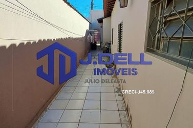 Casa &agrave; venda - 240m&sup2; - Terra Branca