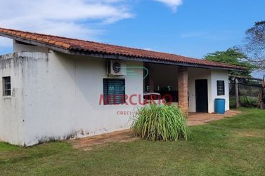 S&iacute;tio &agrave; venda - 180m&sup2; - Centro