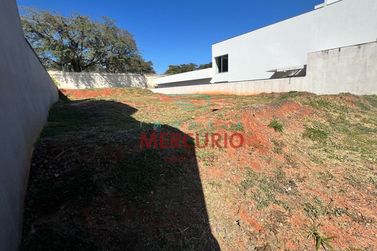 Terreno &agrave; venda - 636m&sup2; - Jardim Shangri-L&aacute;