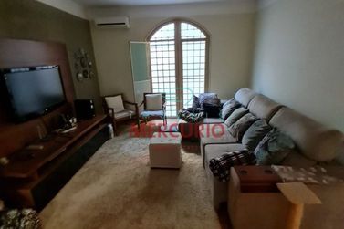 Casa &agrave; venda - 210m&sup2; - Vila Nova Cidade Universit&aacute;ria