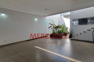 Casa &agrave; venda - 294m&sup2; - Centro