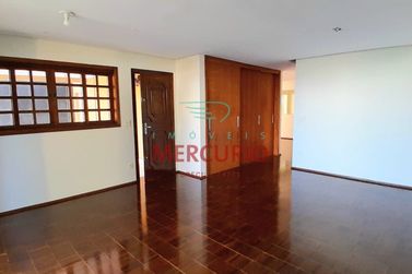 Casa &agrave; venda - 258m&sup2; - Centro